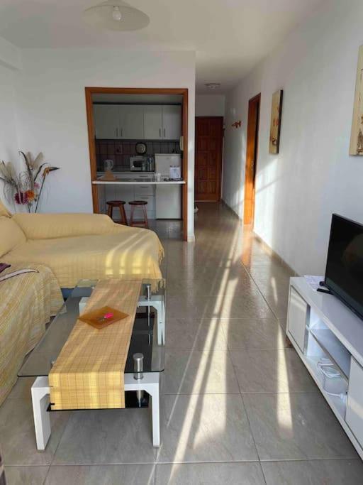 1 Bedroom Apartment With Stunning Sea View อาโรนา ภายนอก รูปภาพ